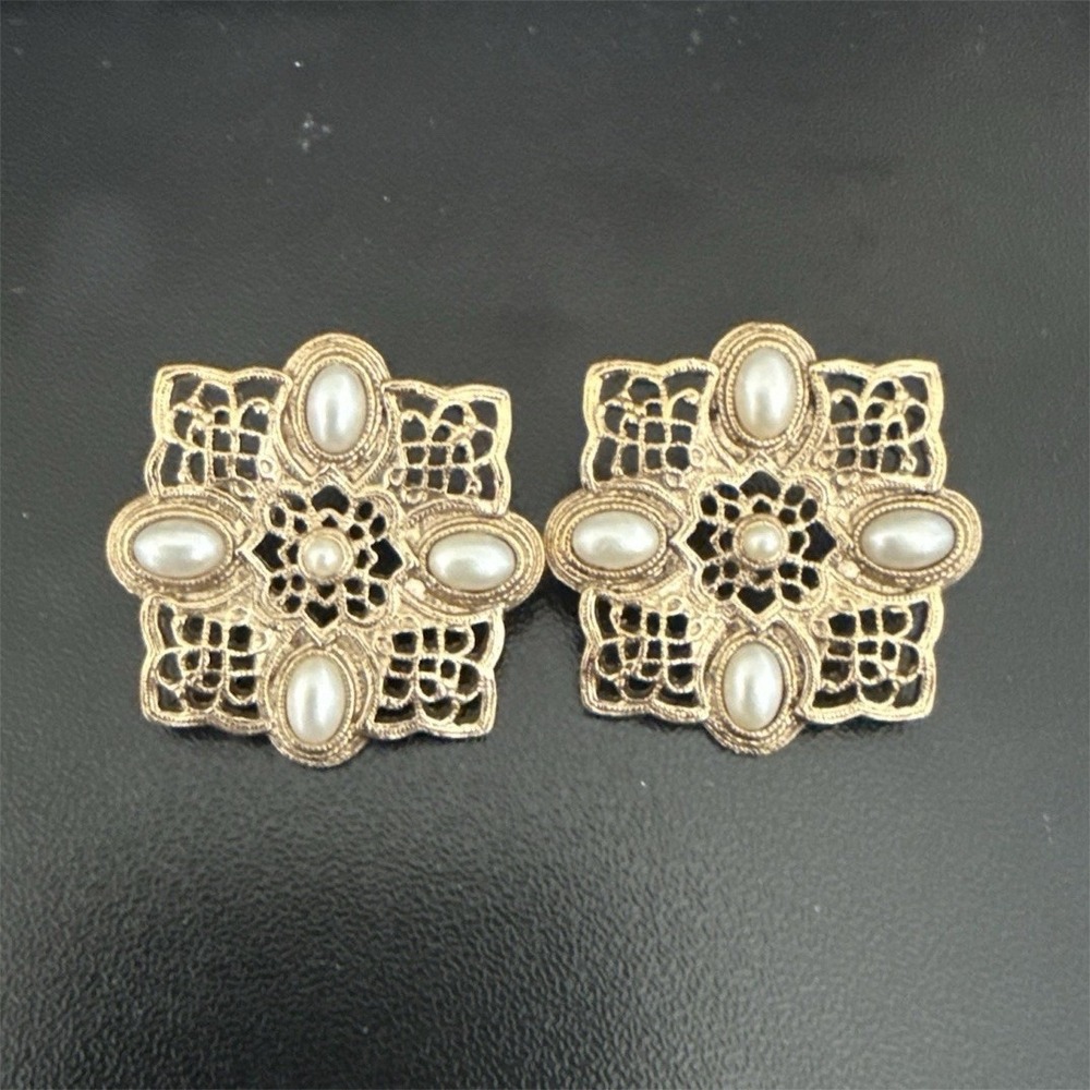 Vintage Filigree Square Stud Earrings - Gold Tone &‎ White Imitation Pearl